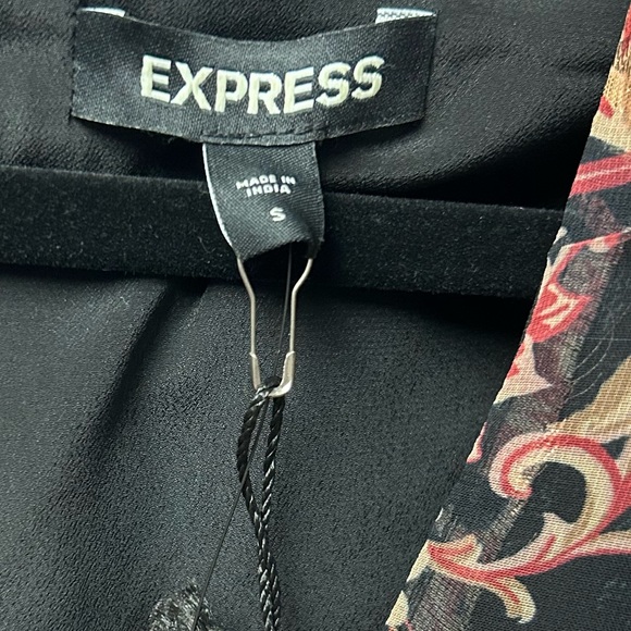 NWT Express Metallic Puff Sleeve Floral Deep V Dress Size Small - Picture 10 of 10